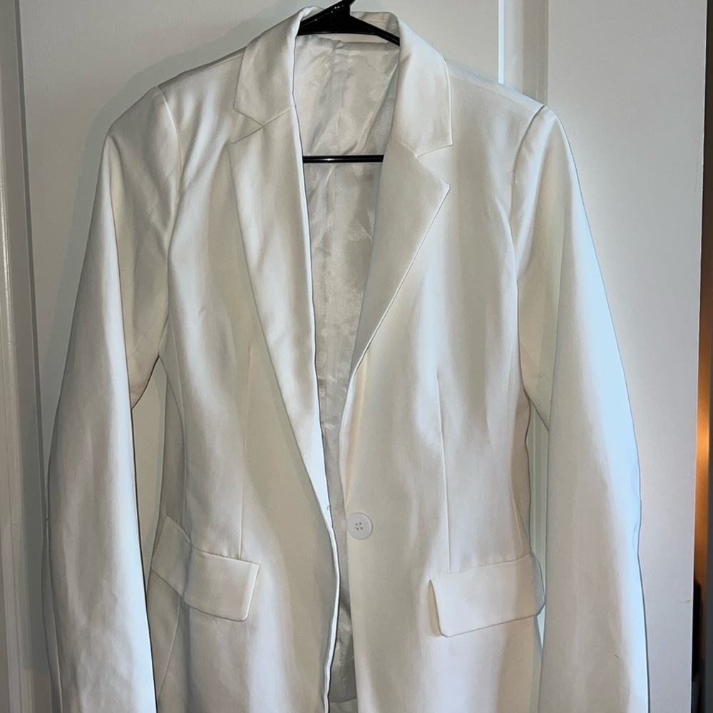 White Blazer with buttons and front pockets